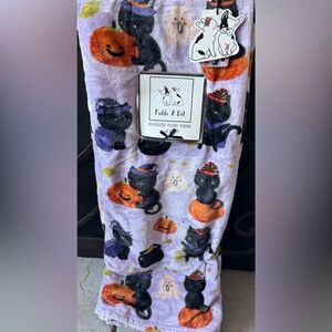 HALLOWEEN THROW BLANKET W/STARS,GHOSTS, WITCH CATS, PUMPKINS & CAULDRONS NEW